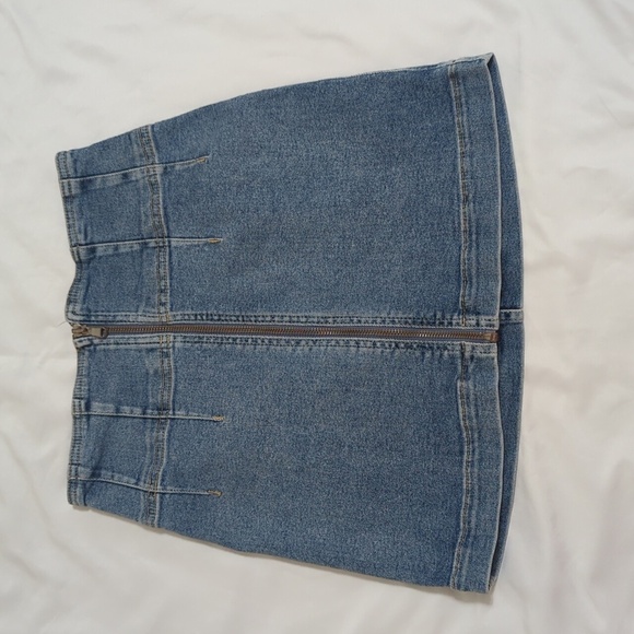 Free People Virgo Zipper Front Denim Mini Skirt, Color Sierra Wash Size 25 - Picture 4 of 15
